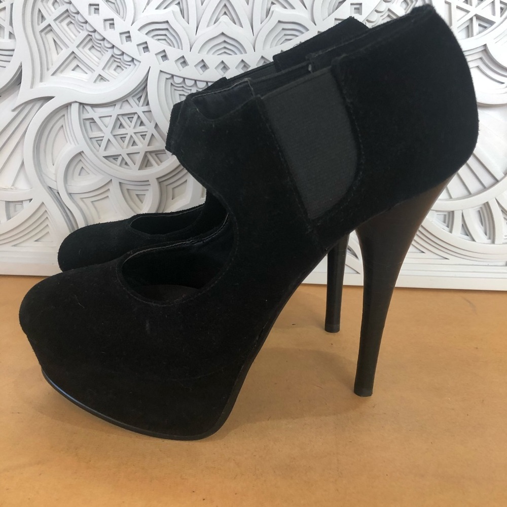 Kelsi Dagger black platform Mary Jane heels 🖤